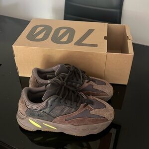 Yeezy boost 700 mauve